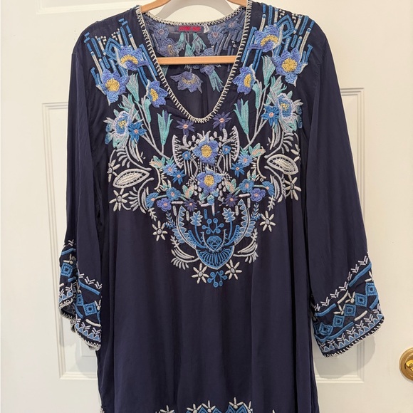 Johnny Was Tops - Johnny Was XL navy tunic says Spring